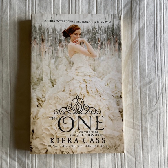 Barnes & Noble Other - 📚 5/$10 - The One by Kiera Cass